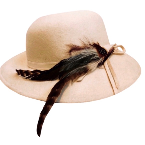 Vintage Accessories - Vtg Cream Wool Felted Fedora with Feather Detail M